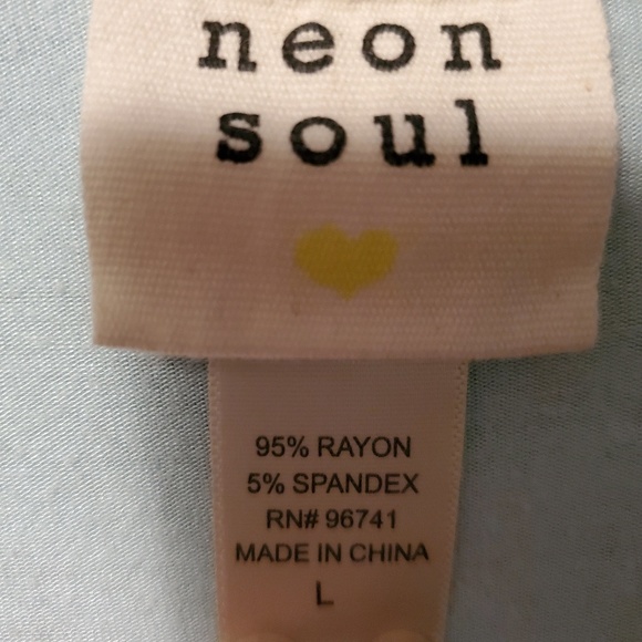 Flowy Top - Picture 3 of 3